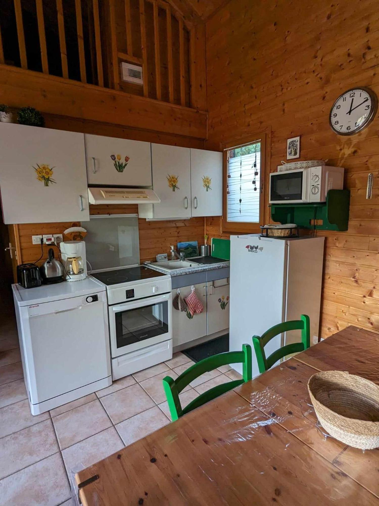 Les Chalets De La Vigne Grande Saint-Floret Eksteriør bilde